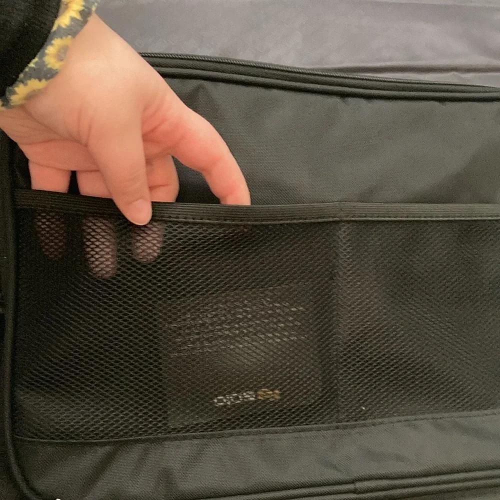Solo black classic messenger bag